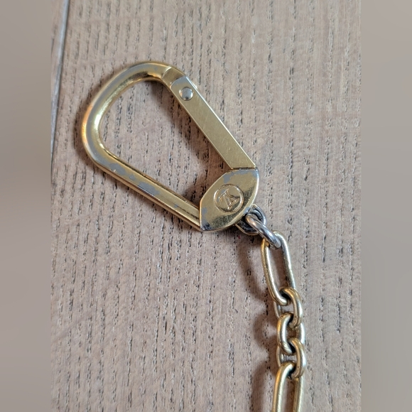 Louis Vuitton Vernis Patent Key & Card Holder in Plum with Gold Hardware - Picture 6 of 6